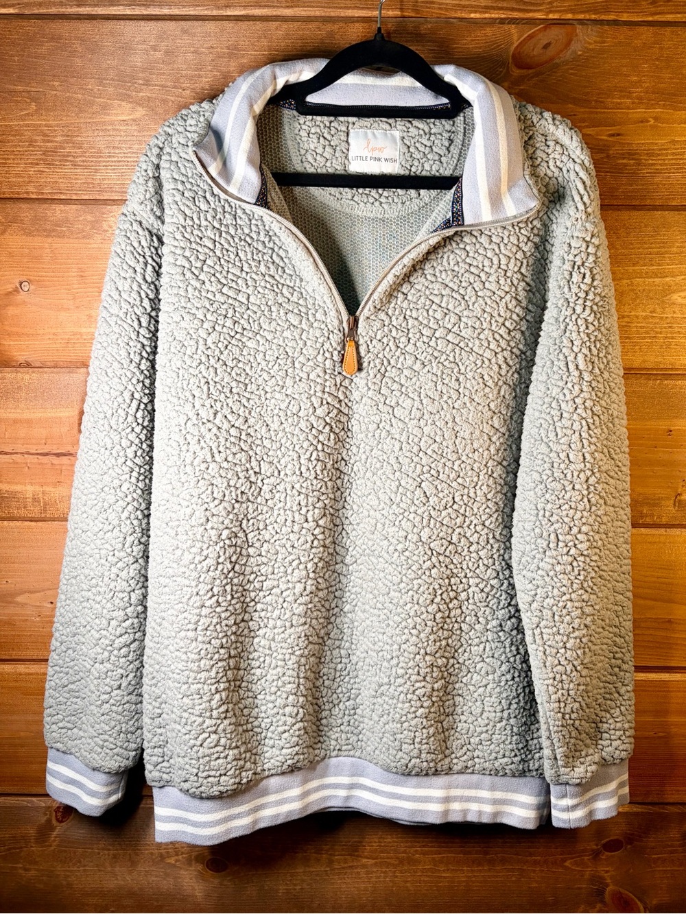 Light Gray Faux Sherpa Half-Zip Pullover Hoodie Size L/XL 💕🌸
